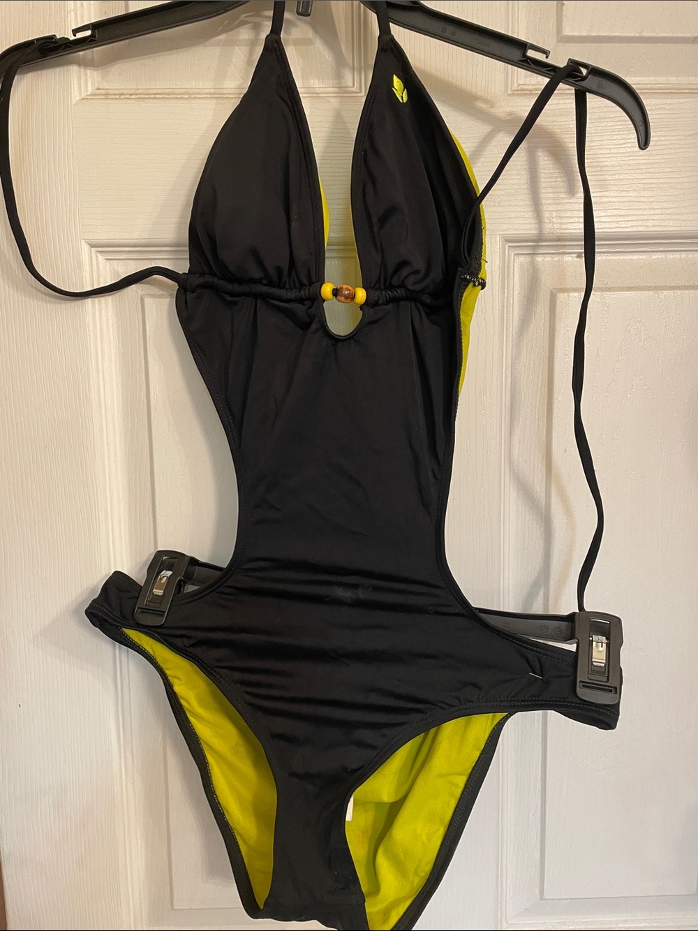 Reef Womenโs Black and Yellow One-Piece Swimsuit (bag1)